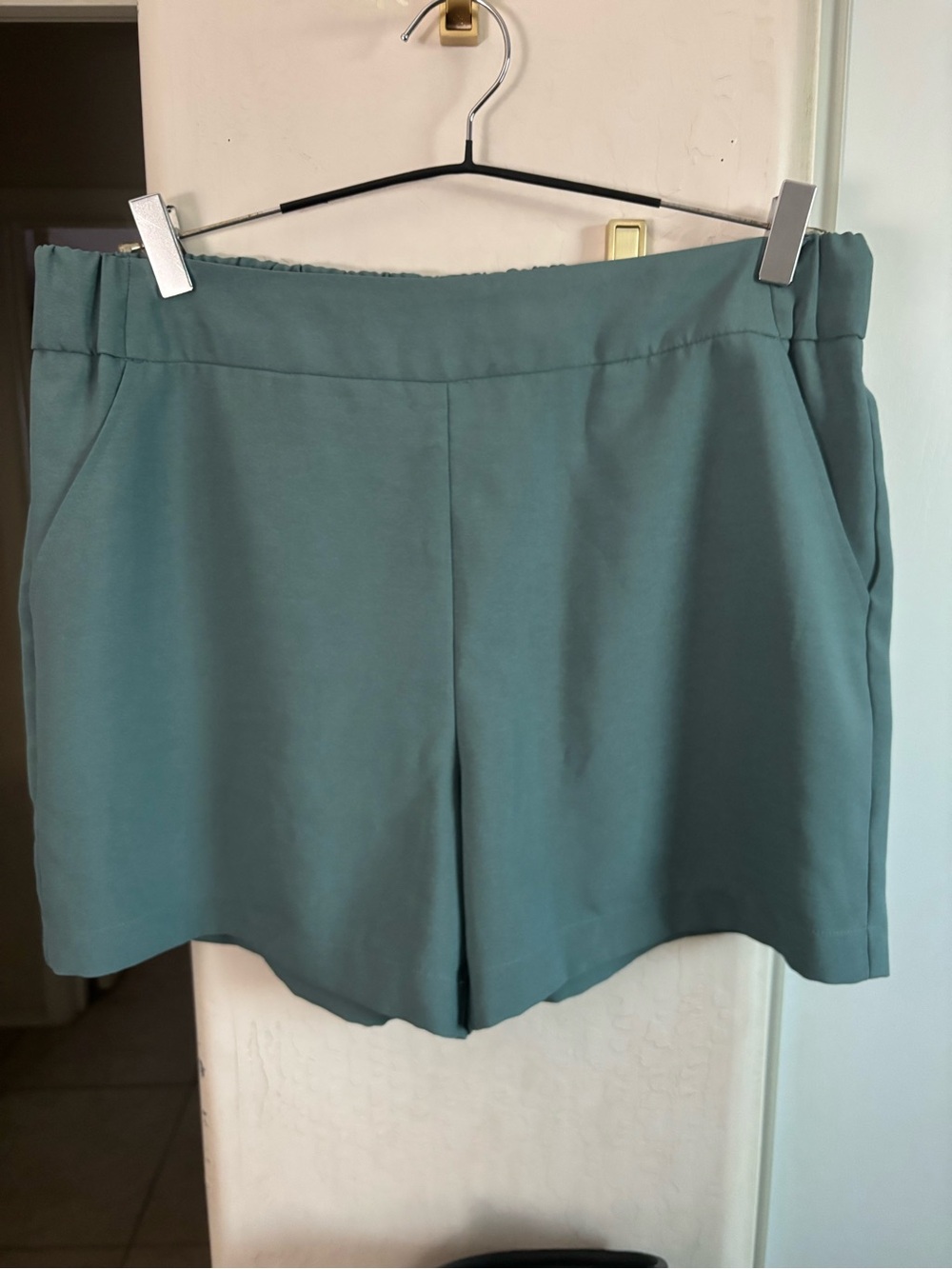 EUC Nine West Women's Teal Casual Pull-On Shorts, with pockets, Size Large